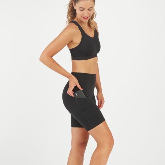 SPANX Pants - Spanx Every.Wear Icon 7” Bike Short with Pockets